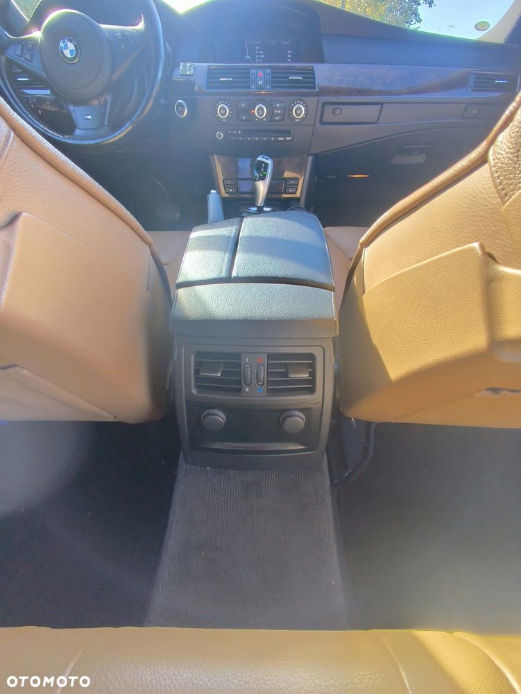 BMW Seria 5 535i xDrive - 11