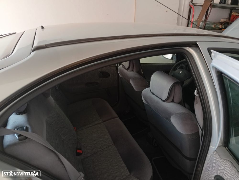 Renault Mégane 1.4 16V Authentic - 3