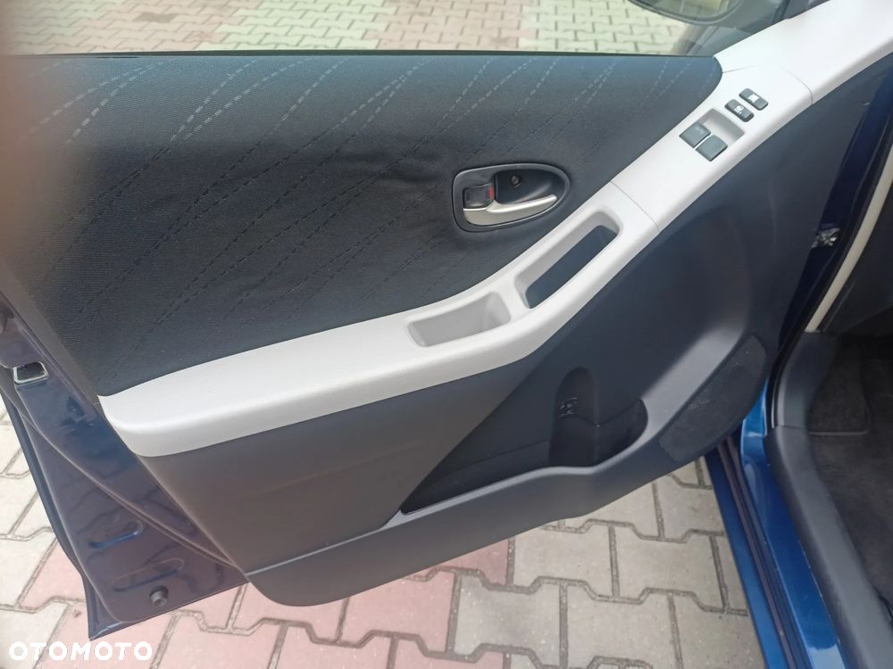 Toyota Yaris 1.3 - 13