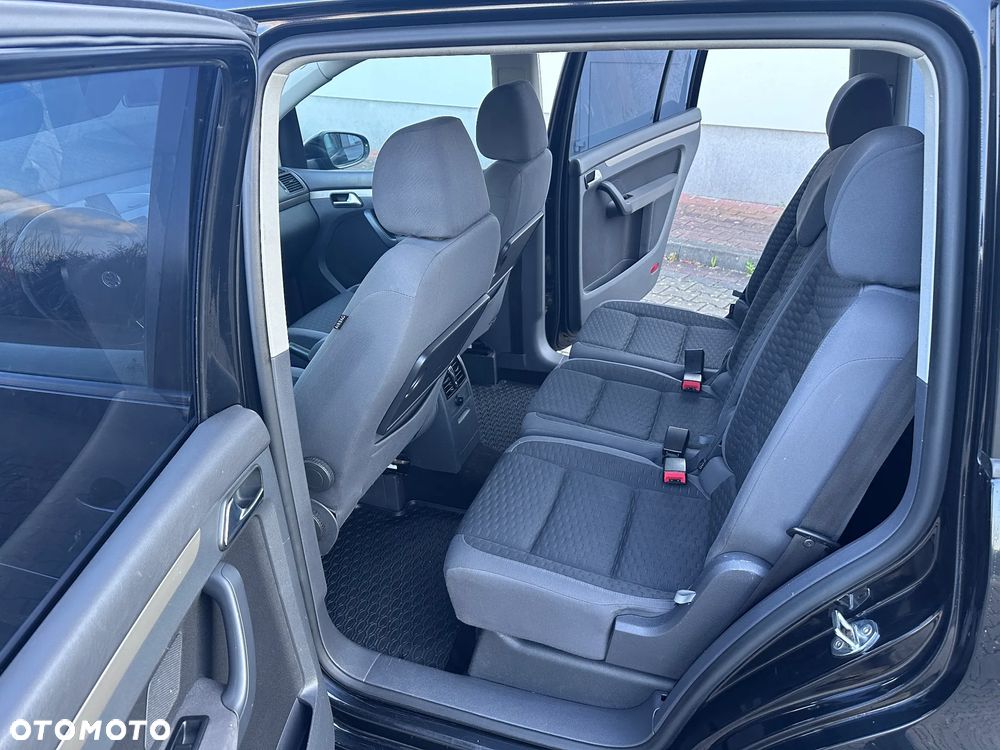 Volkswagen Touran 1.9 TDI DPF BlueMot Highline - 22