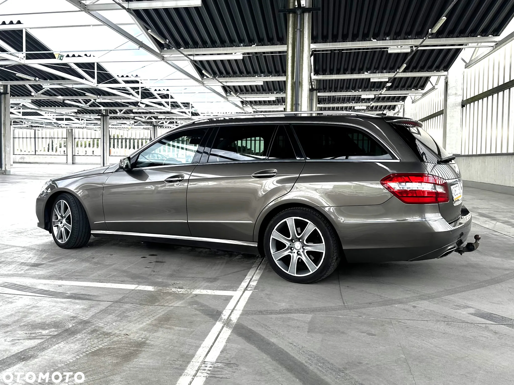Mercedes-Benz Klasa E 200 T CGI BlueEFFICIENCY 7G-TRONIC Avantgarde - 6