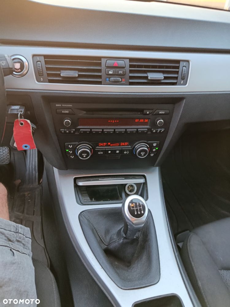 BMW Seria 3 318i - 11