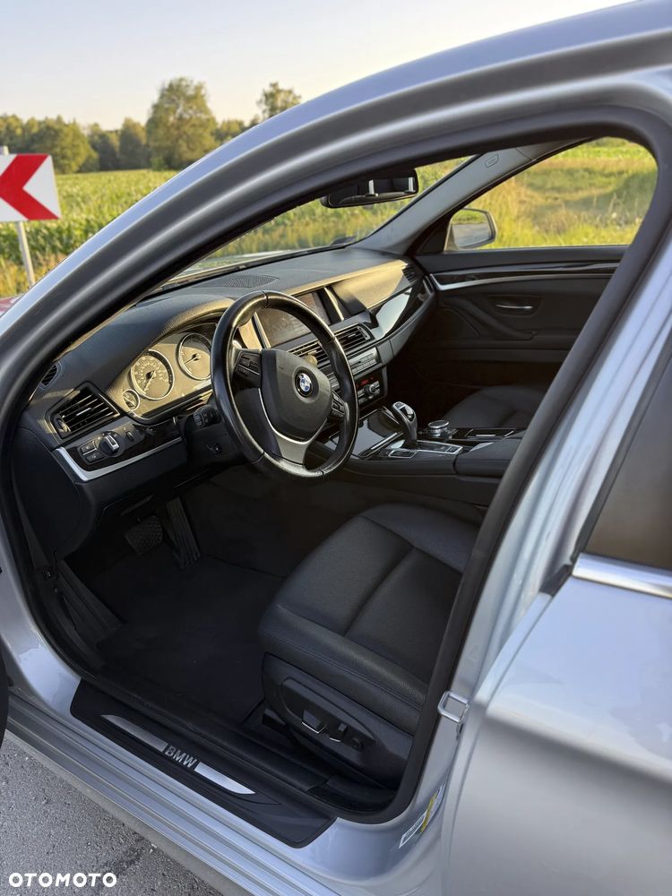 BMW Seria 5 528i xDrive Luxury Line - 10