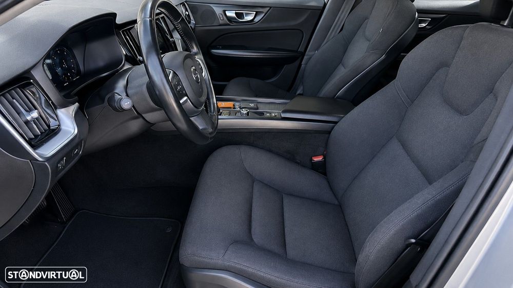 Volvo V60 2.0 B4 Momentum Geartronic - 17