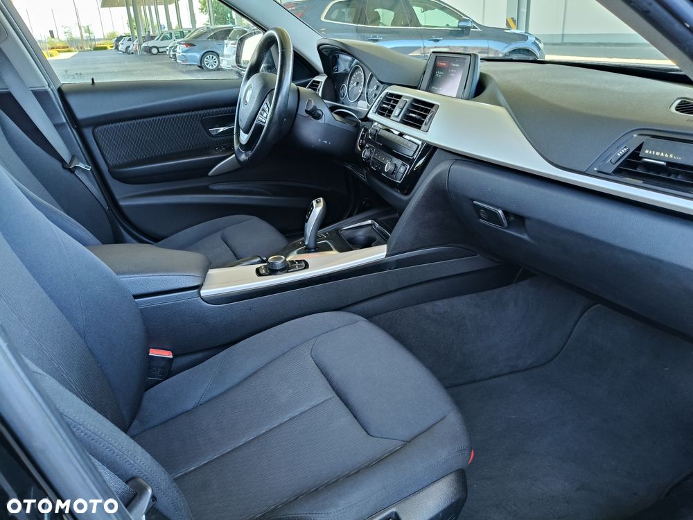 BMW Seria 3 318i - 13