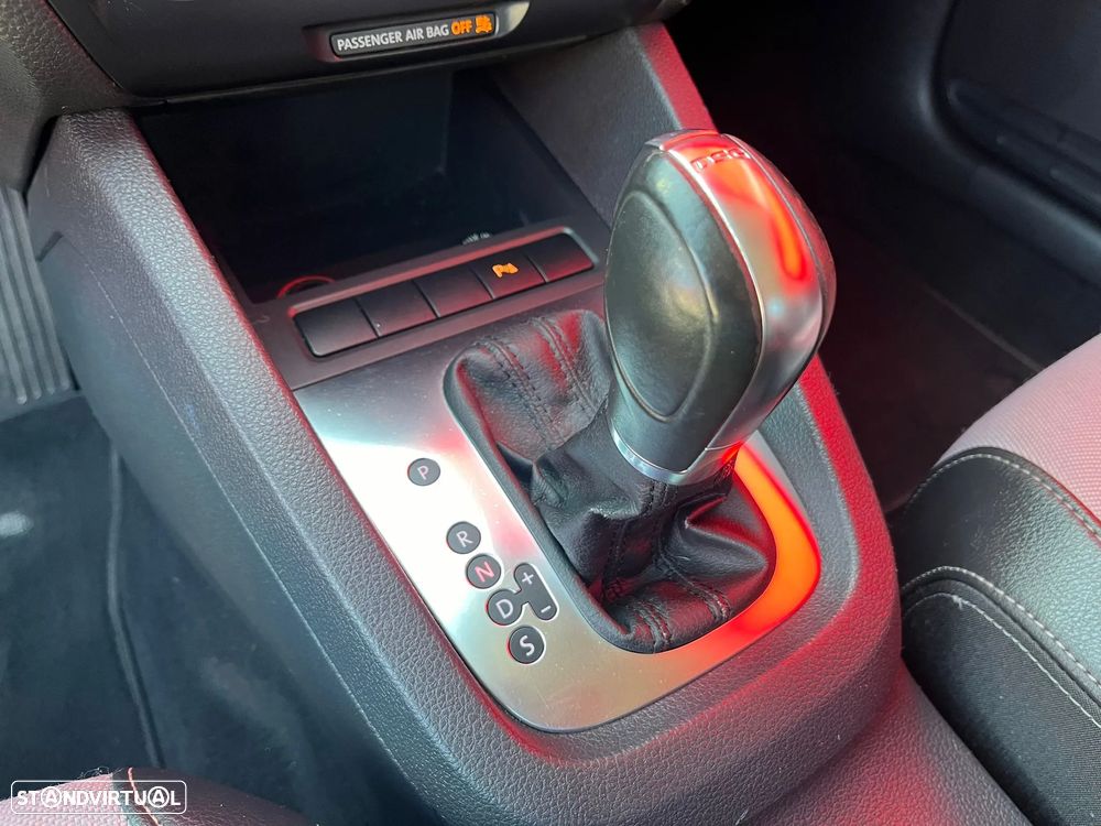 VW Jetta 1.6 TDi Highline DSG - 23