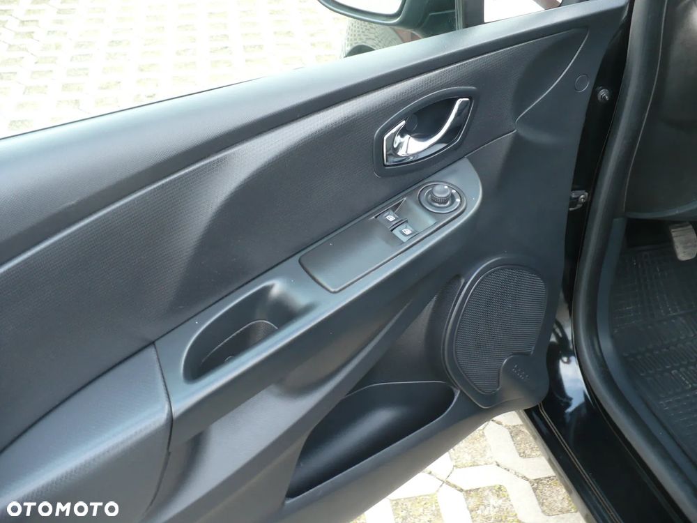 Renault Clio 1.2 16V 75 Start - 12