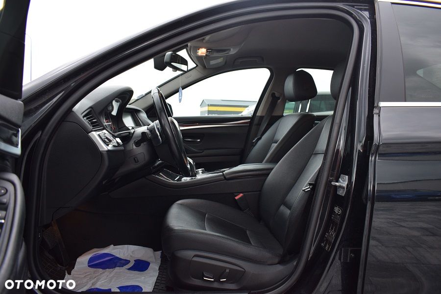BMW Seria 5 525d Sport-Aut - 6