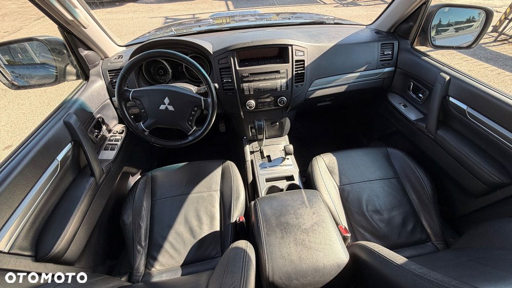 Mitsubishi Pajero 3.8 V6 Instyle - 21