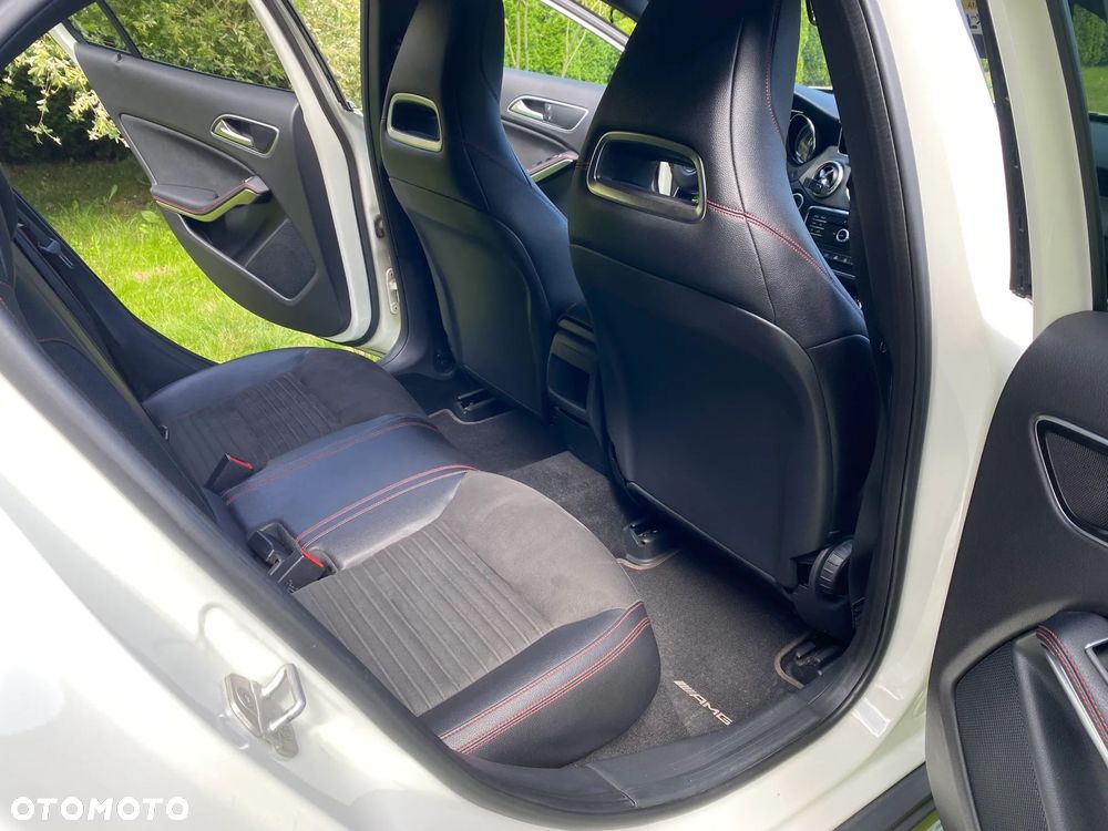 Mercedes-Benz GLA - 12