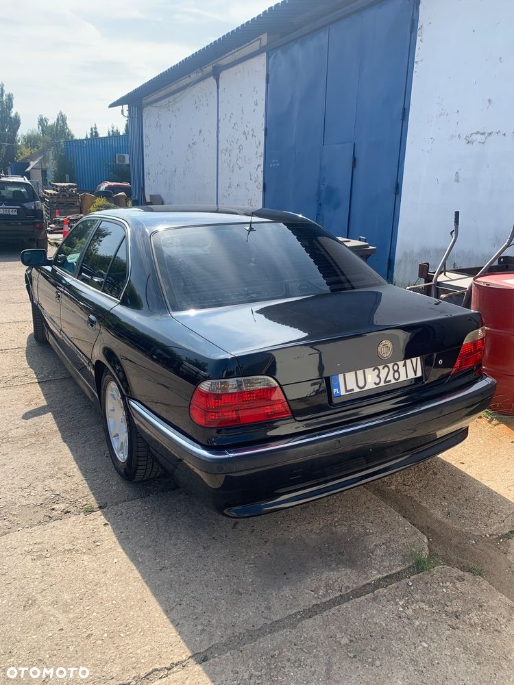 BMW Seria 7 735i - 6