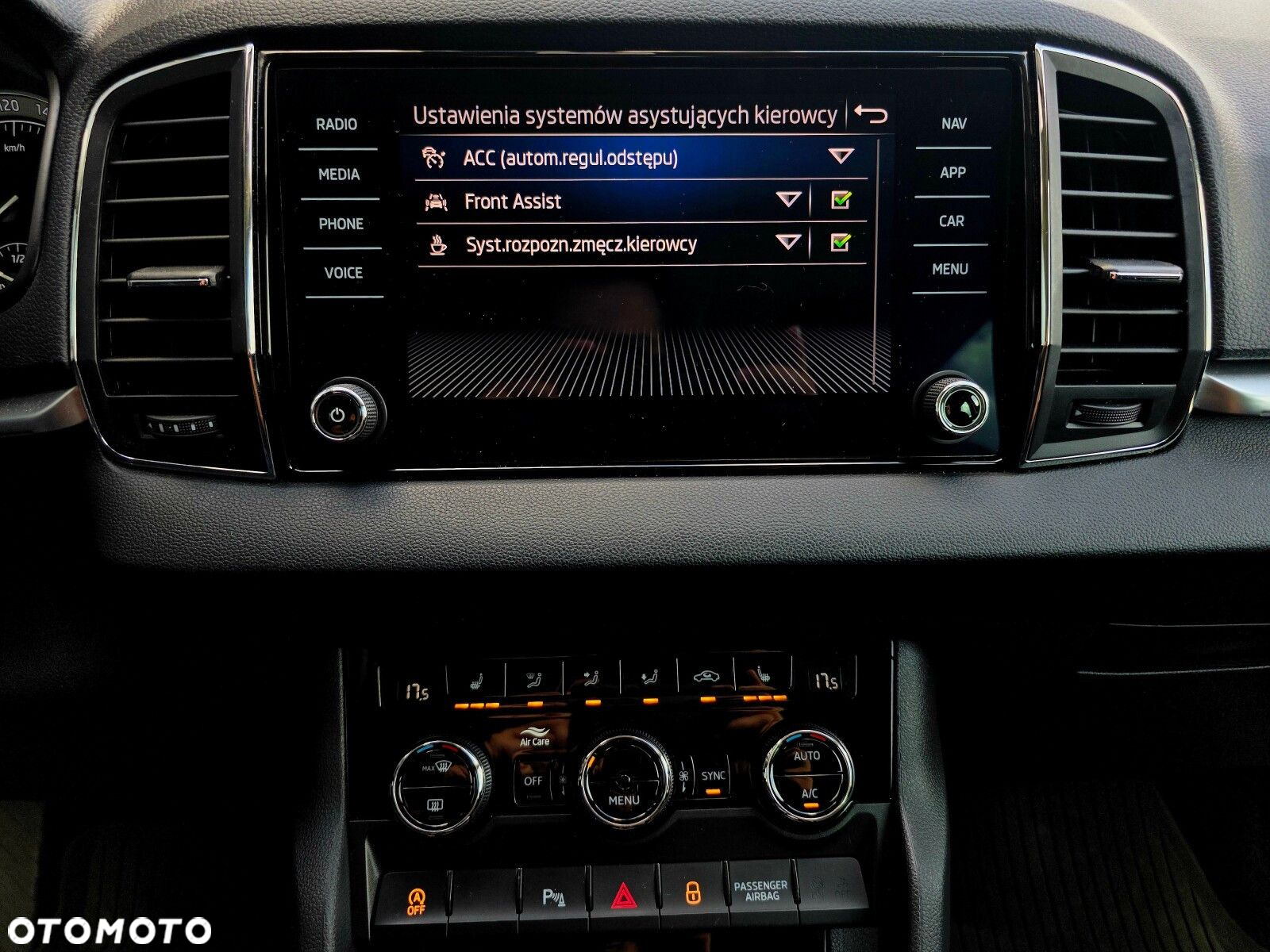 Skoda Karoq 1.5 TSI ACT 4x2 Style DSG - 18