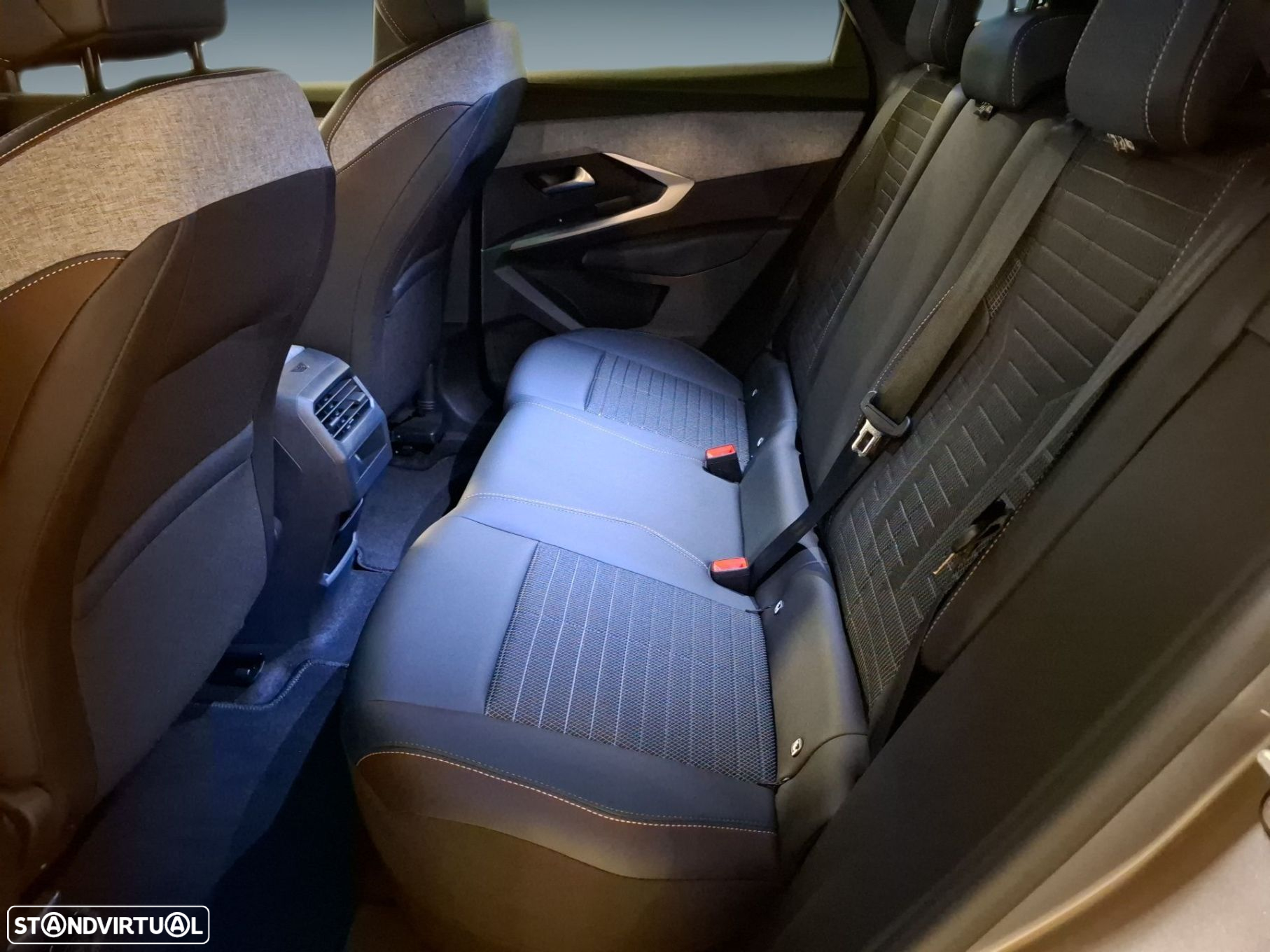 Peugeot E-3008 73 kWh Allure - 14