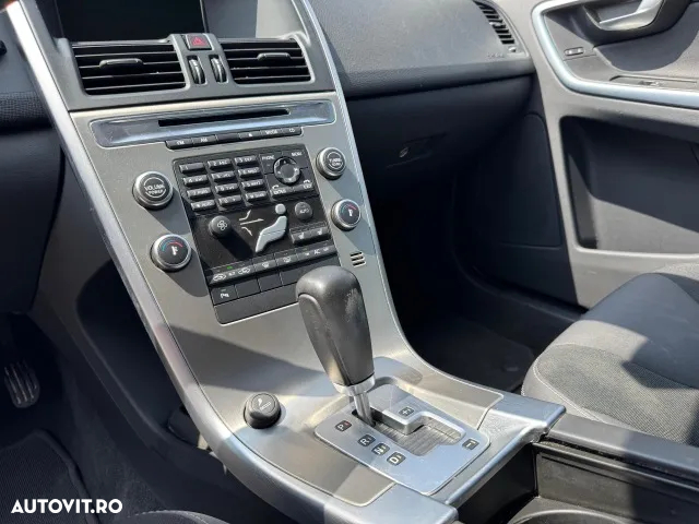 Volvo XC 60 D4 Momentum - 8