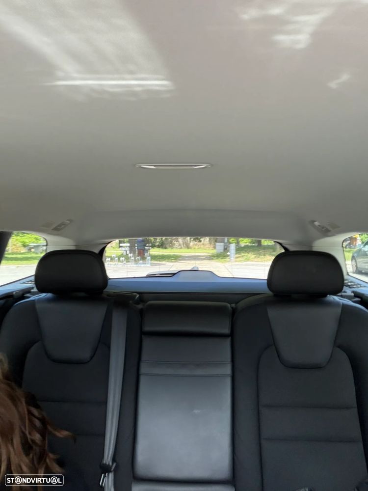 Volvo V60 2.0 T8 AWD TE Momentum Plus - 3