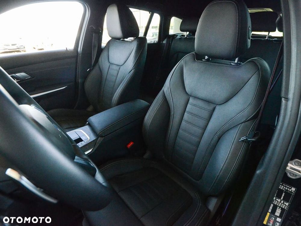 BMW Seria 3 330e xDrive M Sport sport - 33