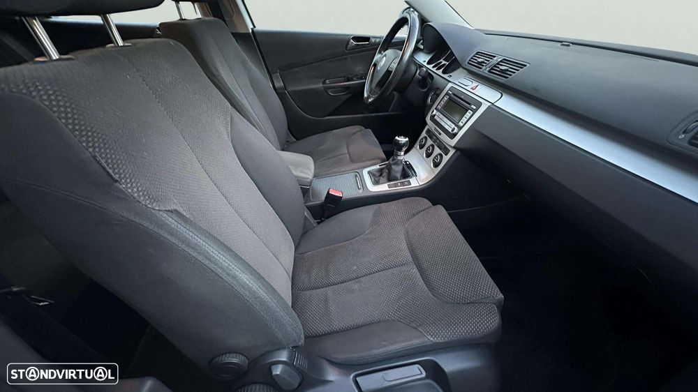 VW Passat Variant 2.0 TDi Confortline - 12