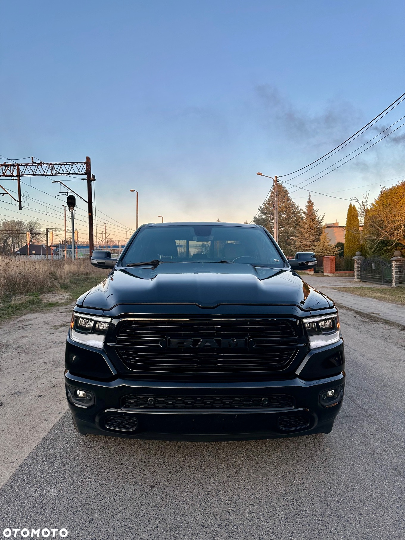 RAM 1500 Crew Cab Shortbed Bighorn - 2