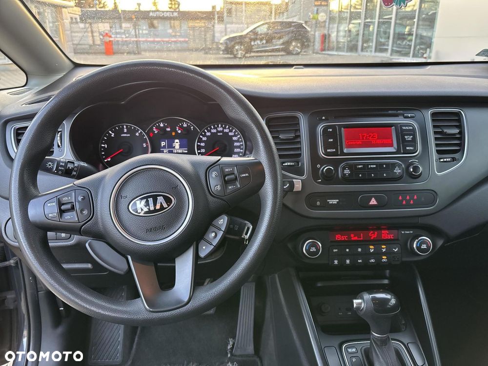 Kia Carens 1.7 CRDi L 7os - 14