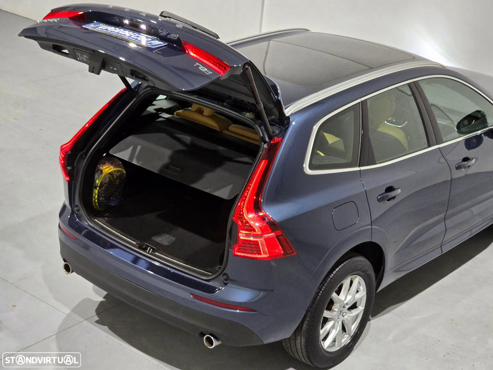 Volvo XC 60 2.0 T8 PHEV Momentum AWD - 44