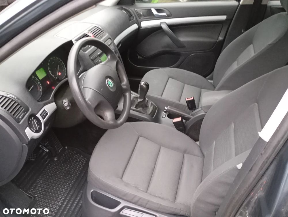 Skoda Octavia 1.6 Combi Ambiente - 31