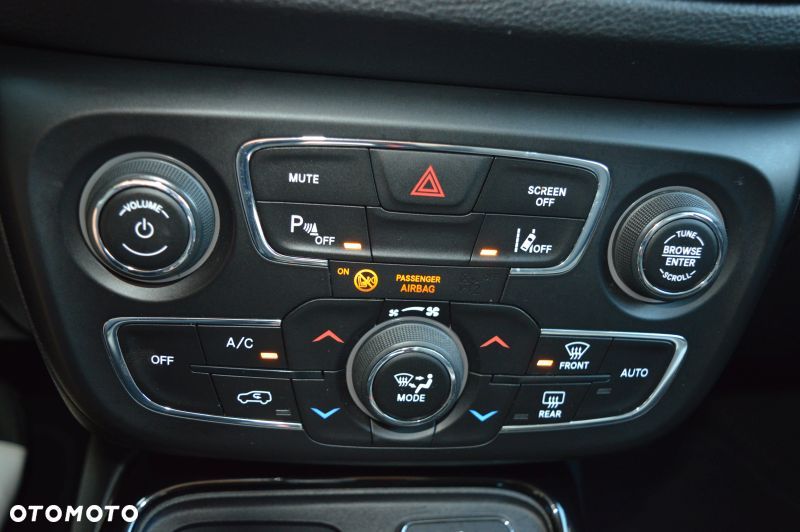 Jeep Compass - 28