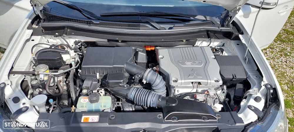 Mitsubishi Outlander 2.0 PHEV Instyle Navi - 6