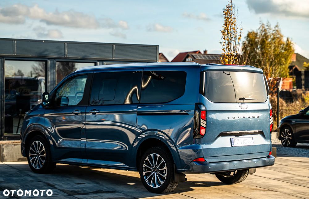 Ford Tourneo Custom - 12