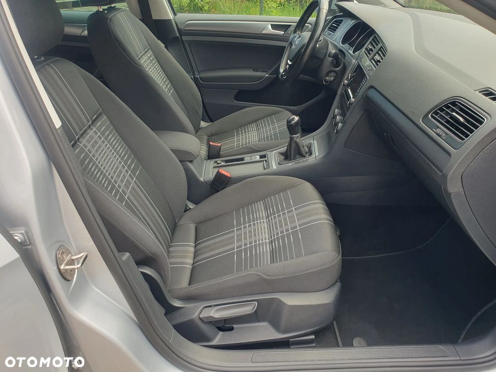 Volkswagen Golf 2.0 TDI BlueMotion Technology Lounge - 10