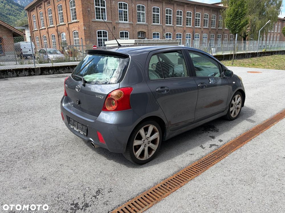 Toyota Yaris - 2