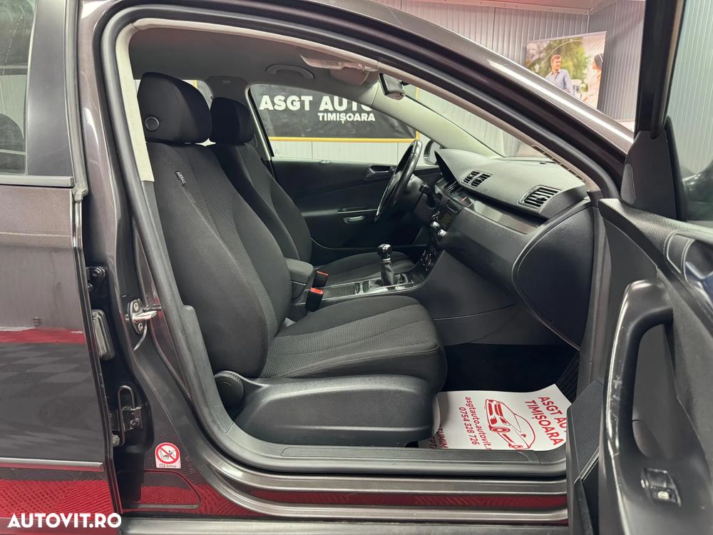 Volkswagen Passat - 12
