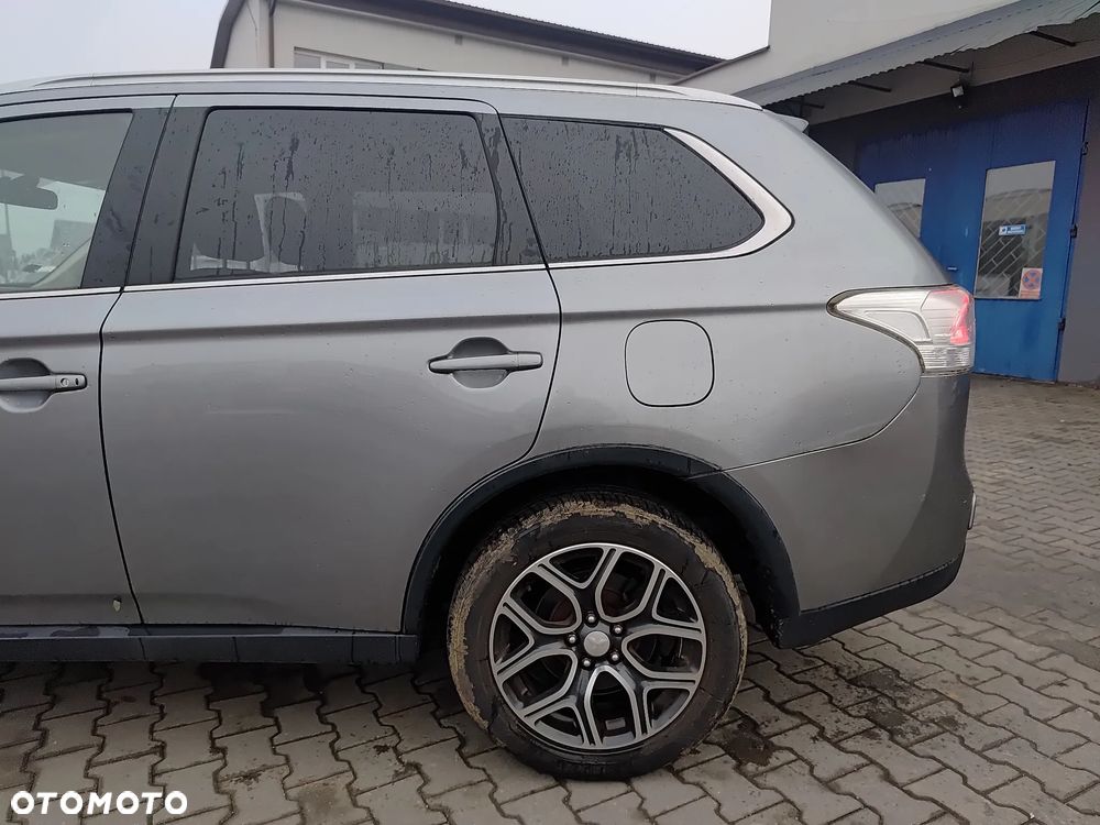 Mitsubishi Outlander 2.2 DI-D 4WD Plus - 4