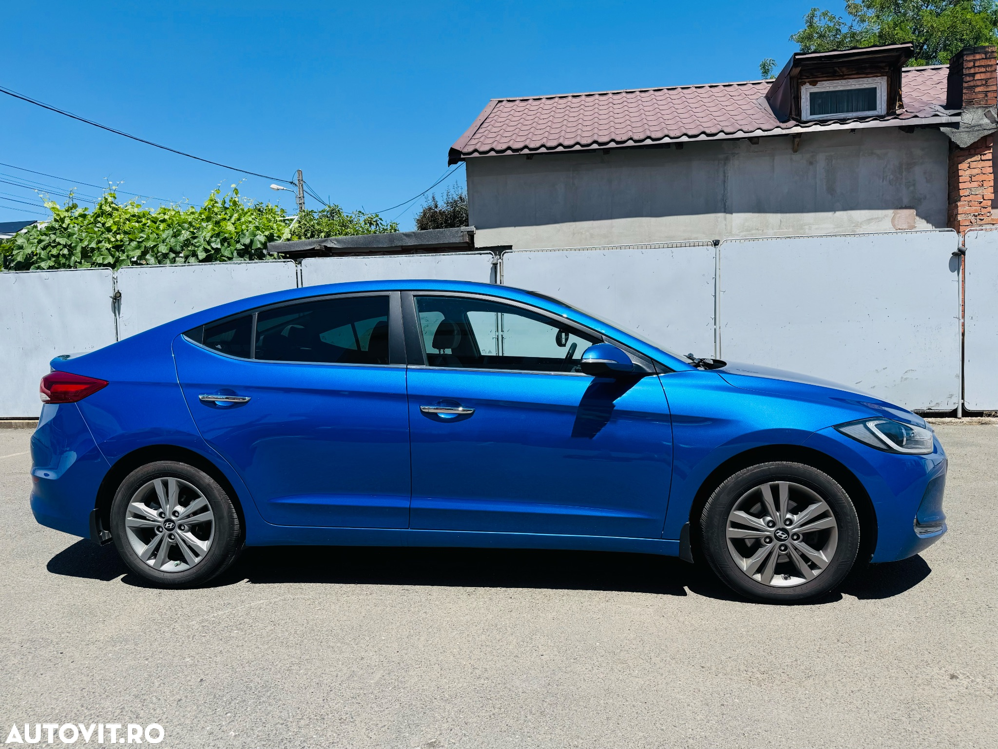 Hyundai Elantra 1.6 CRDI Comfort - 3