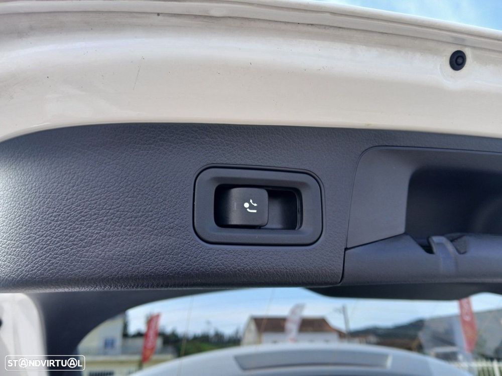 Mercedes-Benz GLA 250 e 8G-DCT - 13