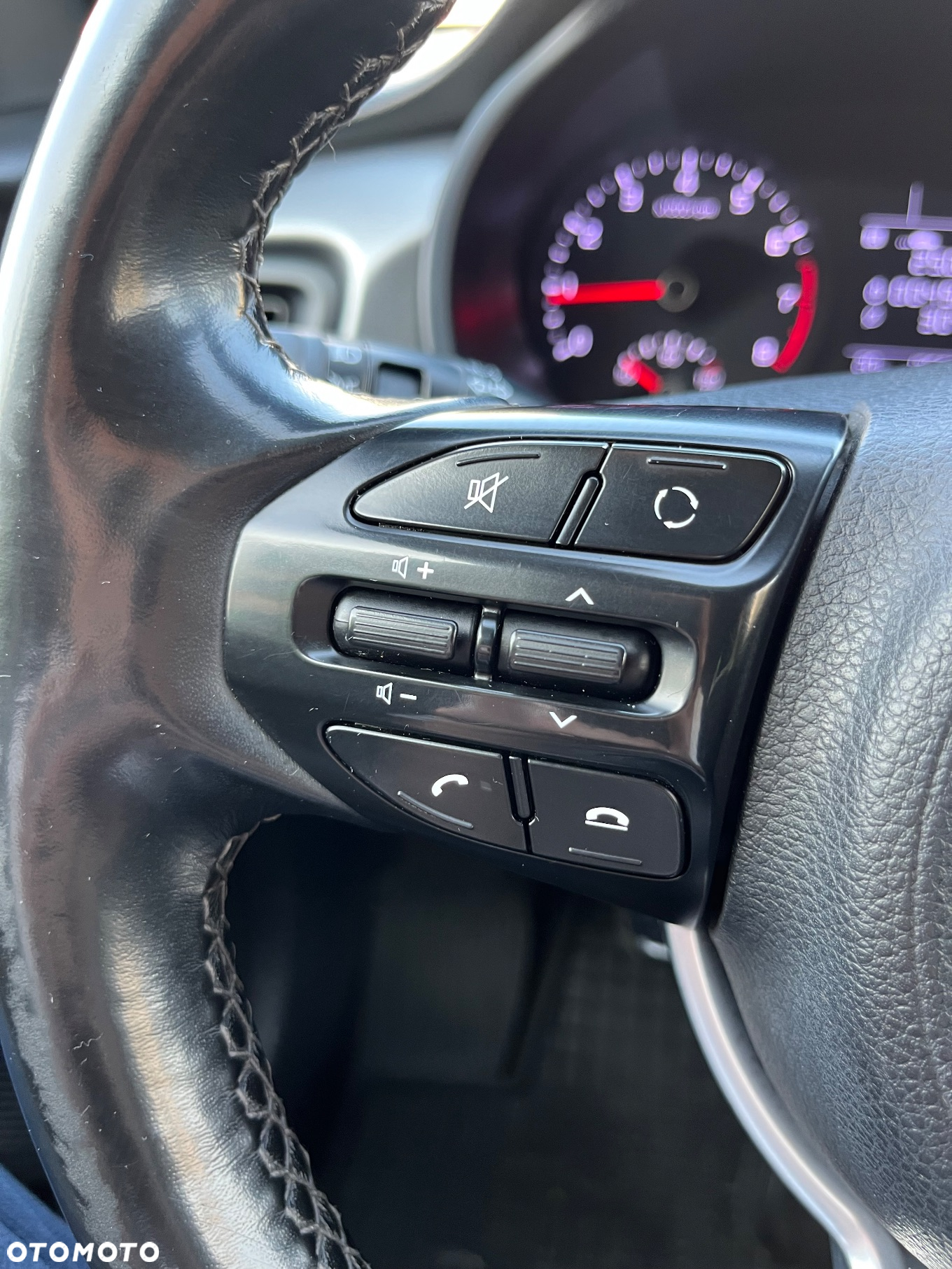 Kia Rio 1.2 L - 33