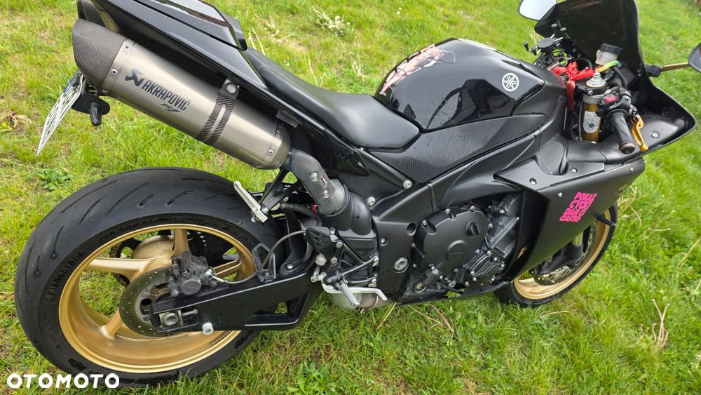 Yamaha R1 - 6