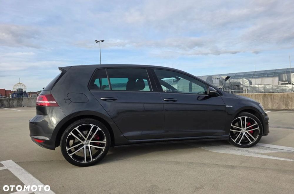 Volkswagen Golf 2.0 TDI BMT GTD - 32