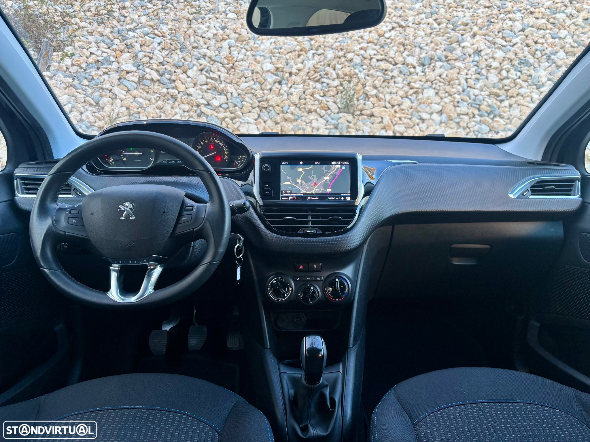 Peugeot 208 1.2 PureTech Signature - 27