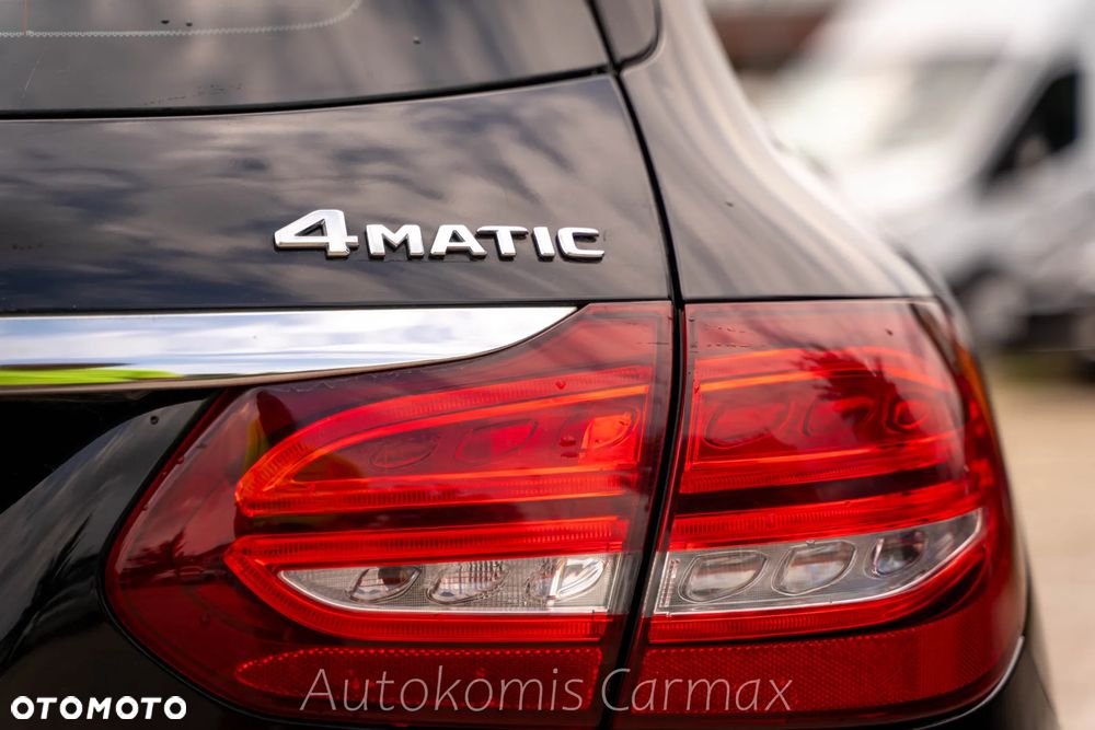 Mercedes-Benz Klasa C 300 9G-TRONIC - 12
