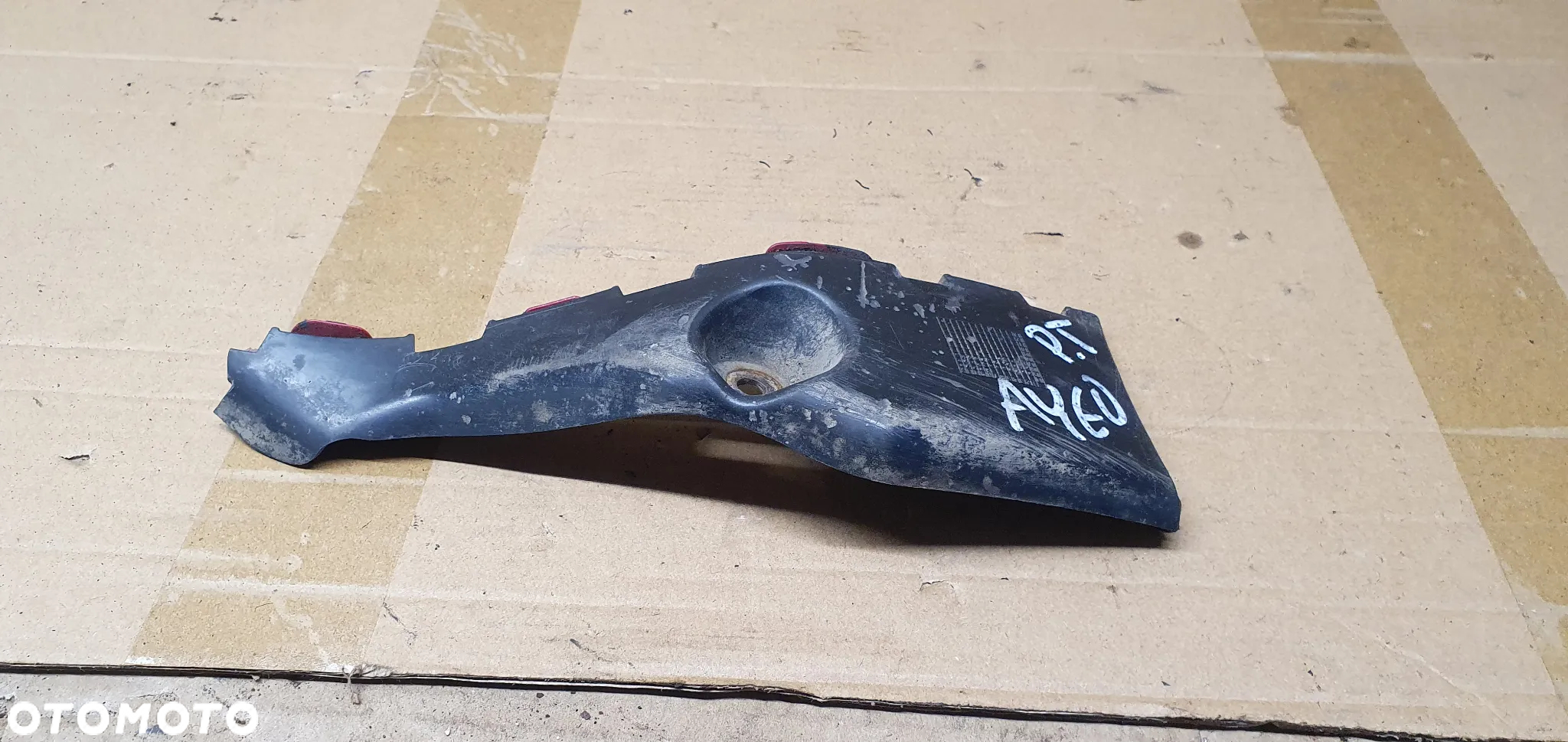 Ślizg zderzaka prawy tył tylny prawy Toyota Aygo - 2