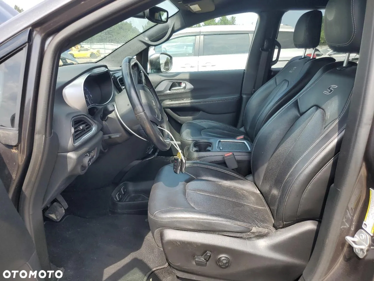 Chrysler Pacifica - 8
