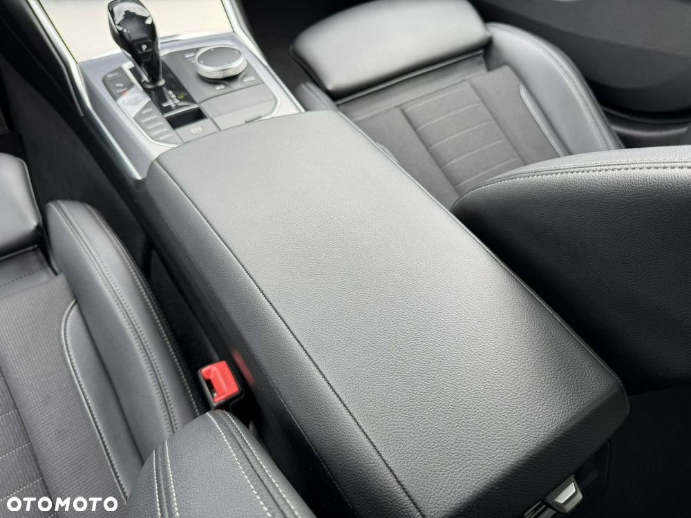BMW Seria 3 320d Sport Line Shadow sport - 31