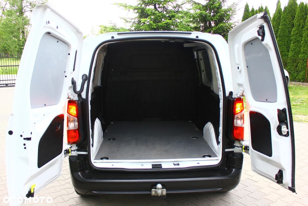 Toyota PROACE CITY BLASZAK 2 OSOBOWY 1.2 D-4T BENZYNA 110KM PEWNE AUTO FV23% - 36