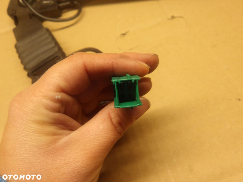 OPEL CORSA C 00-03 1.2B ZAPINKA NAPINACZ PASA PRAWY LEWY PRZÓD - 8