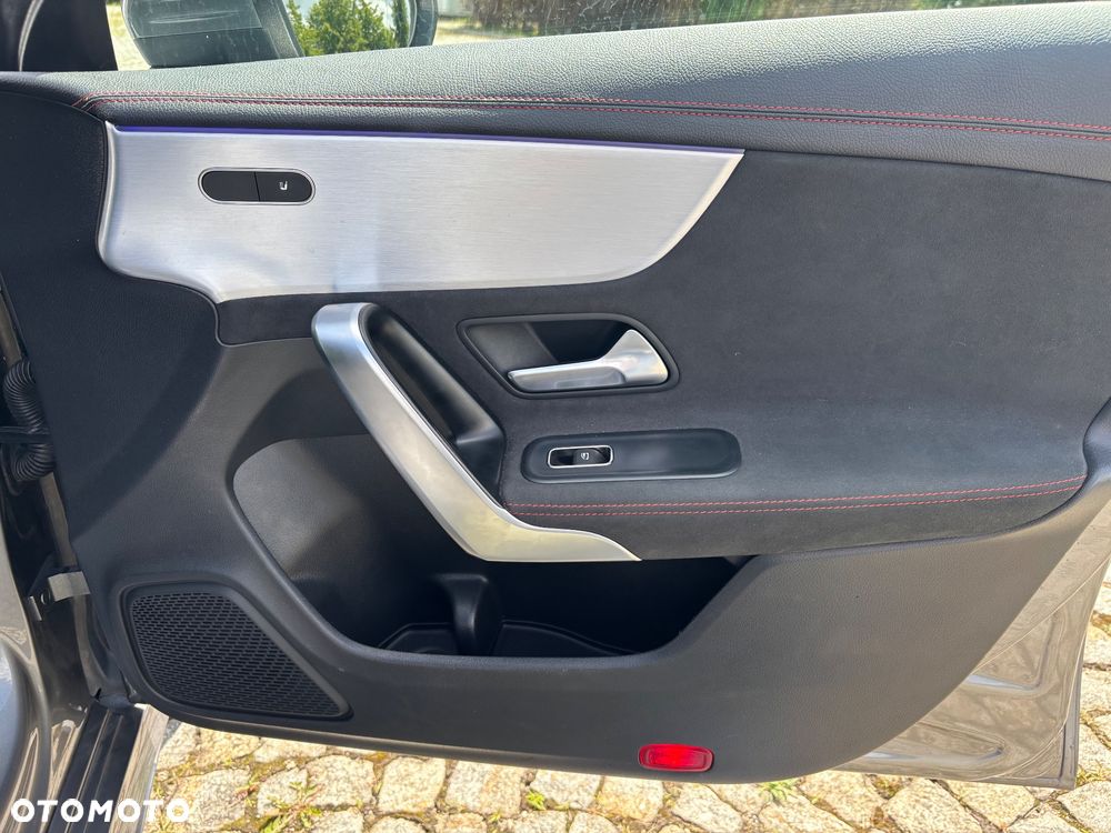 Mercedes-Benz CLA 200 AMG Line 7G-DCT - 24