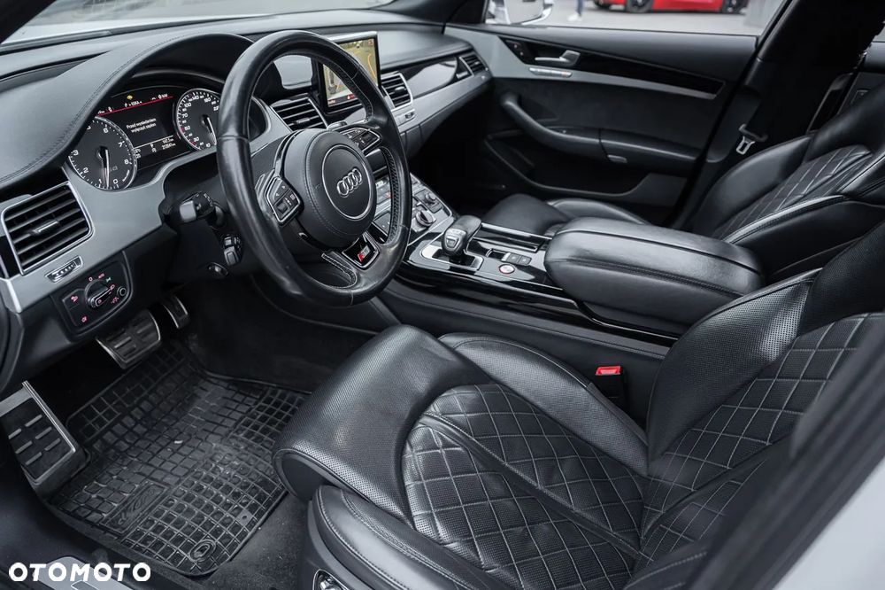 Audi S8 - 11