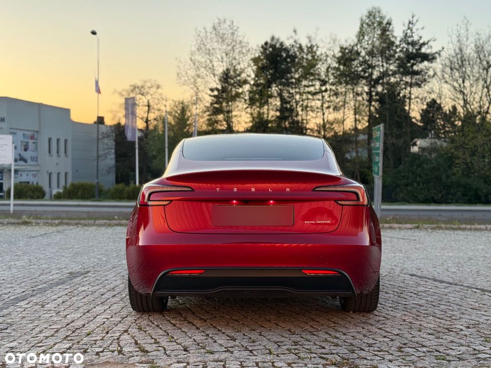 Tesla Model 3 - 7
