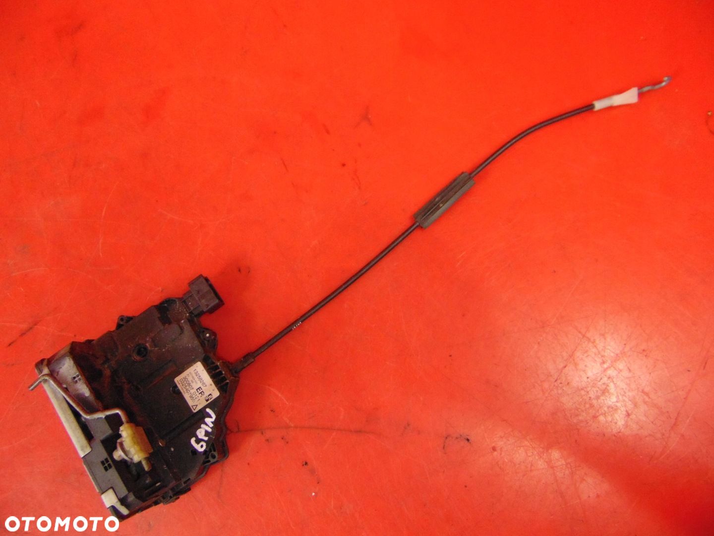 OPEL CORSA D 5D S07 CENTRALNY ZAMEK DRZWI PRAWY TYŁ 6-PIN 13258267 ER - 1
