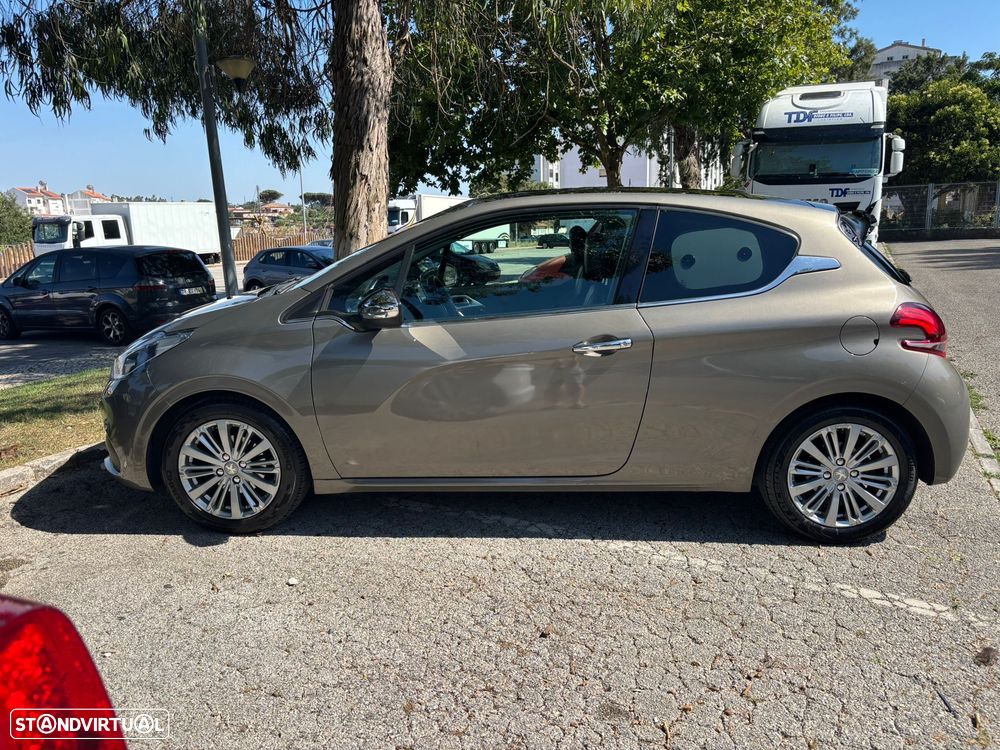 Peugeot 208 2015 photo 3