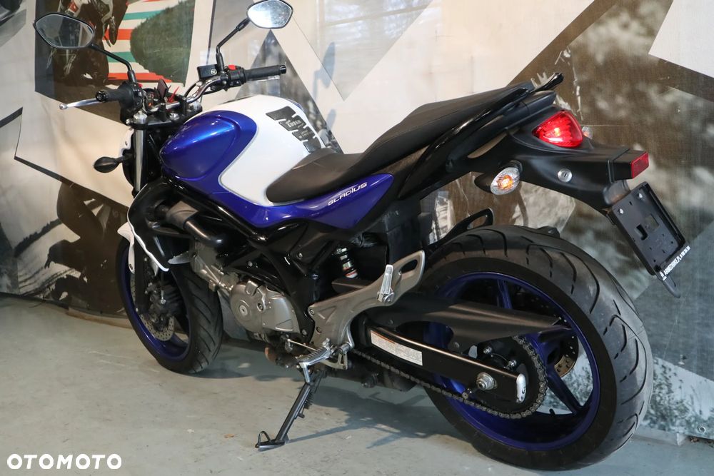 Suzuki Gladius - 7